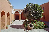 Arequipa, Convent of Santa Catalina de Sena the Silence courtyard